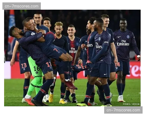 巴黎圣日耳曼公布对阵里尔赛前训练，全员健康