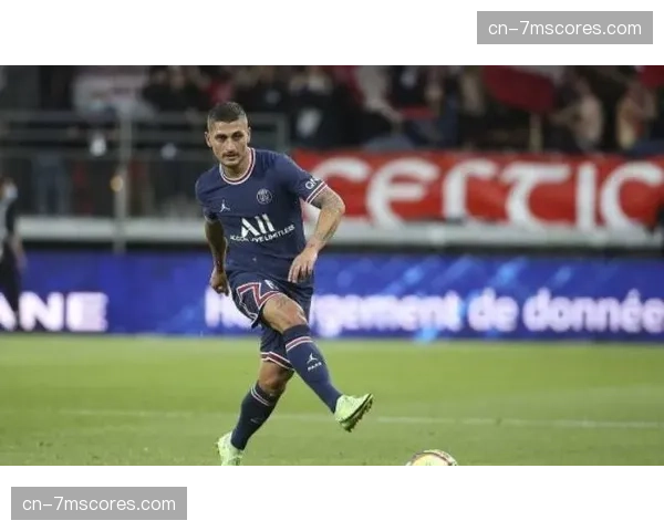 雷恩训练课曝光,重点演练了边后卫与边锋的套边配合战术 雷恩训练课曝光,重点演练了边后卫与边锋的套边配合战术